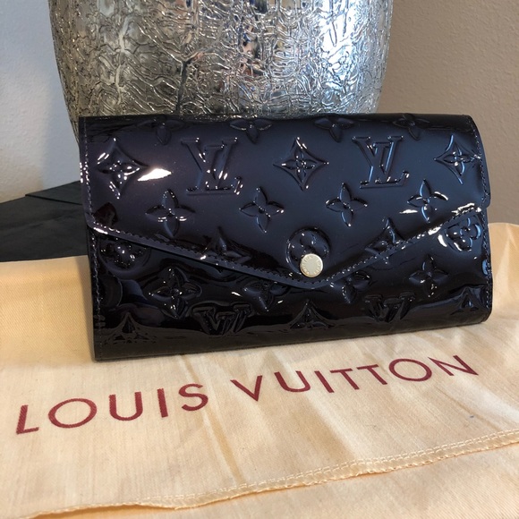 ****SOLD*** Louis Vuitton Wallet - Picture 1 of 5